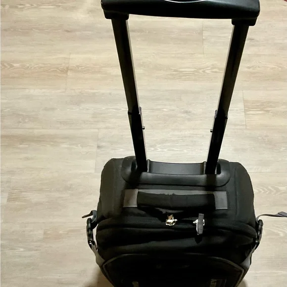 Oakley Black and Gray Travel Bag and Computer Bag….Set…. - Picture 2 of 10